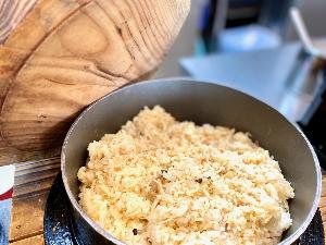 ◆ご当地逸品『カニ飯』◆　カニとご飯を一緒に混ぜ込み炊き込んだ『カニ飯』をご用意致しました♪