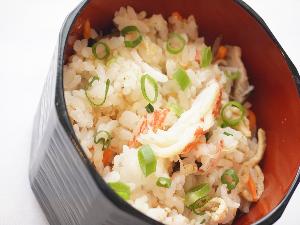 ◆ご当地逸品『カニ飯』◆　カニとご飯を一緒に混ぜ込み炊き込んだ『カニ飯』をご用意致しました♪