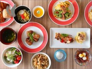 朝食は郷土料理がメインの和洋バイキングでございます。