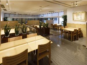 食事会場は全席「卓上飛沫防止アクリルパテーション」設置
