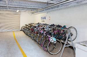 サイクリングでご利用のお客様に最適な防犯設備完備の駐輪場（イメージ）