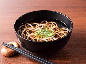 ×【和そば】温かいつゆをかけて食べるお蕎麦です。
