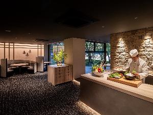 おしどりの池を望むレストラン「on the lake」