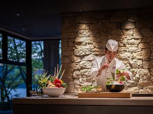 おしどりの池を望むレストラン「on the lake」