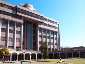 公立大学まで車で約10分