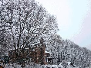 雪の日の外観