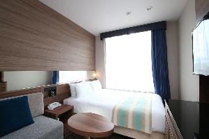 セミダブルルーム<BR>ベッドサイズ：140cm × 200cm<BR>15平米