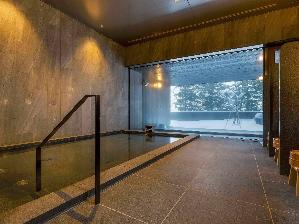 ニセコの地下から湧き出るミネラル豊富な天然温泉「若返りの湯」で、ゆっくりとお寛ぎいただけます。