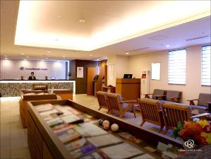 商業施設・丸亀町グリーンの8階にフロントロビーがございます。繁華街の喧騒から離れてゆったりお寛ぎ頂ける、落ち着いた雰囲気の中で皆様方をお迎え致します。