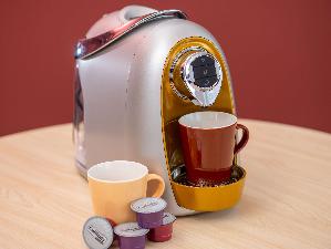 客室にはコーヒーマシーンをご用意しています。（スーペリアツイン・トリプル・フォースルームのみ）