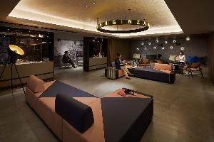 ＜ロビーラウンジ＞現代アートや文化を通して銀座という土地を感じられる、くつろぎ空間を実現