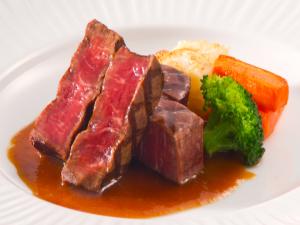 【西洋料理　レストランサンシャイン】牛フィレ肉ステーキ