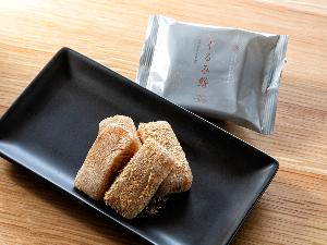 お菓子・パンの「もりもと」さんのくるみ餅をご用意しております。※２名様でおひとつのご用意です。
