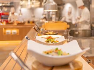 ビュッフェレストラン「ROWAN　FOOD　HALL」