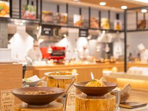 ビュッフェレストラン「ROWAN　FOOD　HALL」
