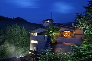 夜の外観