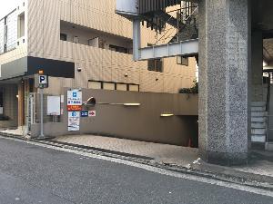 機械式立体駐車場 ? 入口　