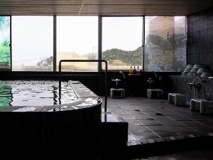 ★【隠岐ジオパーク風呂】～2億5000千万年前の貴重な石”隠岐片麻岩”を浴槽に敷き詰めております。