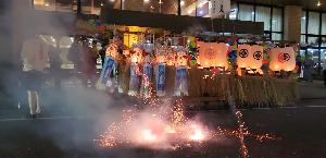 ８月１５日は、長崎恒例『精霊流し』　爆竹バンバン楽しもう！！