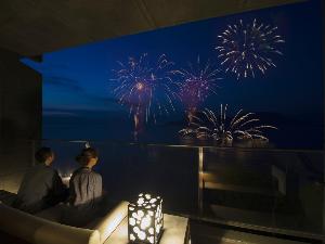 客室テラスからの湖上花火（夏季限定）