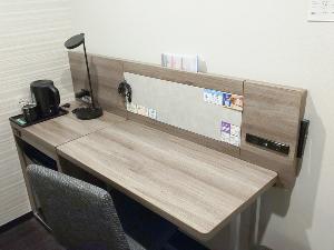 【ダブルスタンダード】広々デスクで仕事もはかどる