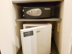 【客室備品】金庫・冷蔵庫