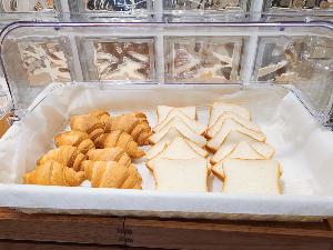 【無料朝食】提供イメージ。彩り豊かな朝食をご用意しております。 