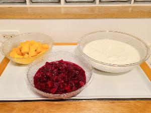 【無料朝食】提供イメージ。彩り豊かな朝食をご用意しております。 