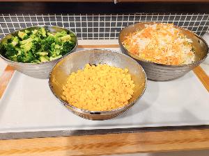 【無料朝食】提供イメージ。彩り豊かな朝食をご用意しております。 