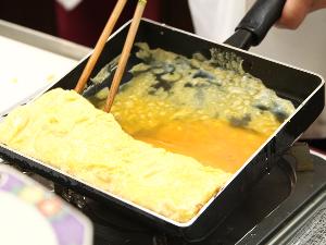 出汁巻き玉子は出来たてをご提供しています。