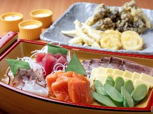 夕食／山のお刺身や季節のてんぷら