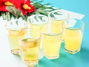 【沖縄ドリンク】シークヮーサーやパインなど沖縄の果物を使ったジュースやさんぴん茶をご用意しています。