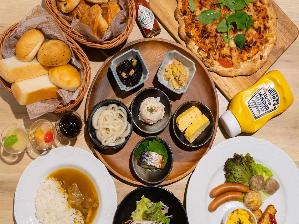 朝食は嬉しい7:00〜ビュッフェスタイルでご提供。200席のゆったり空間