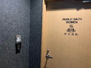 男女とも暗証番号が必要です（チェックインの際にお渡ししております）