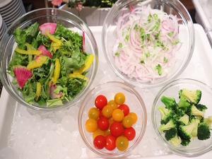【朝食】新鮮野菜を彩りよく♪