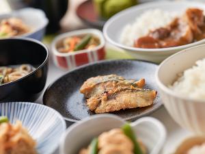 ×おばんざい一例　日替わり5種のおばんざい
