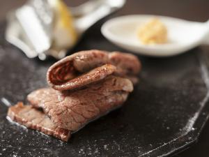 EZO TEPPAN W6／北海道産6種類の肉をコース料理で