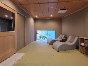 湯上りでお寛ぎいただけるスペースとしてもご利用いただける、貸切風呂専用の脱衣所