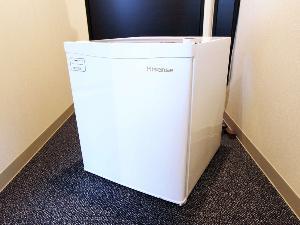 冷蔵庫はお部屋にございます。