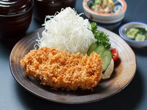 ◆5種から選べる夕食「黒豚トンカツ定食」/ジューシーな黒豚をサクサクとんかつでどうぞ♪(イメージ)