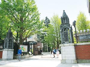 【周辺】青山学院大学　ホテルから徒歩約15分。青山学院大学は、総合大学として常に変革を続ける大学です。