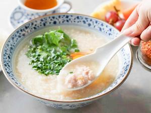 【お粥】タイの朝食の定番。優しい味わいが朝食にぴったり。ナンプラーもご用意しています