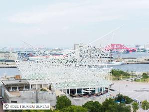 神戸海洋博物館：「海・船・港」をテーマとする海事関係の総合博物館です。