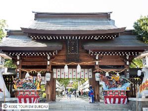 湊川神社：名将・楠木正成公を祀り“楠公(なんこう)さん”の愛称で親しまれています。