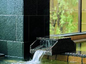 歴史が紡ぐ、自慢の温泉。加水・加温なしの１００％温泉の湯出口
