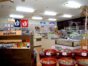 地元名産品はもちろん、丸駒温泉でしか手に入らないお土産も！