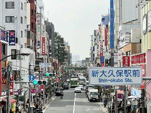◆周辺観光　新大久保｜徒歩で約15分。日本最大級のコリアンタウン「新大久保」まで徒歩圏内です。