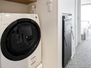 ◆貸出備品｜ズボンプレッサー・アイロン（台付）を、ご希望の方に貸出しております（先着順・無料）