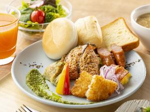 ◆朝食ビュッフェ｜彩りも楽しめるヘルシー志向の朝ごはんをお楽しみください（盛付け一例）