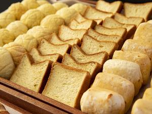 ◆朝食ビュッフェ｜あたたかいスープやパンもご用意しております（一例）